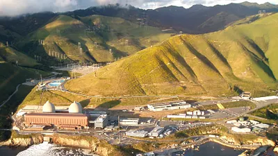 美國加州的魔鬼谷核電廠,是該州目前唯一還在運轉的核電廠。(marya aus San Luis Obispo@Wikipedia/CC By 2.0)