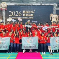 賴家仁分署長勉勵選手,並於誓師大會與培訓選手和合影。(圖/勞動力發展署桃竹苗分署提供) 賴家仁分署長勉勵選手,並於誓師大會與培訓選手和合影。(圖/勞動力發展署桃竹苗分署提供)
