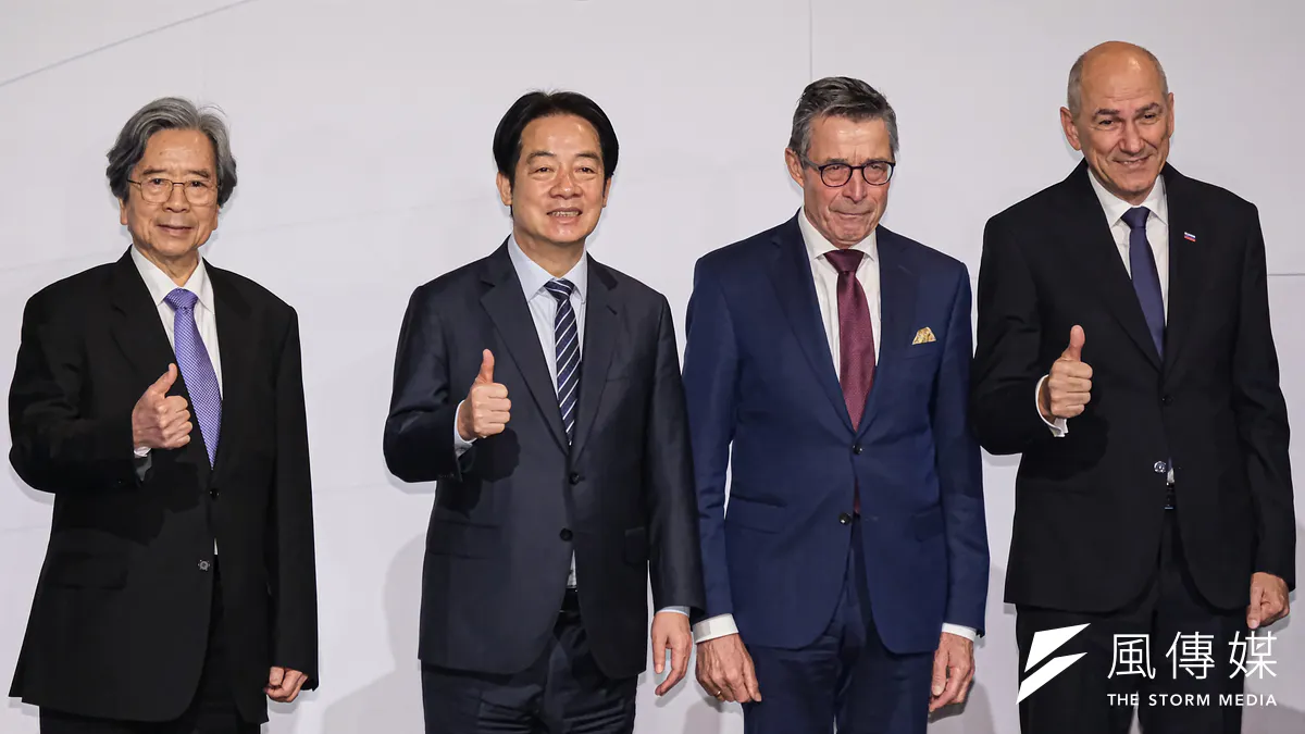 頼清徳総統(左2)が17日に「2025年玉山フォーラム-新南向+:台湾、インド太平洋と新世界」開幕式に出席。(劉偉宏撮影) 頼清徳総統(左2)が17日に「2025年玉山フォーラム-新南向+:台湾、インド太平洋と新世界」開幕式に出席。(劉偉宏撮影)