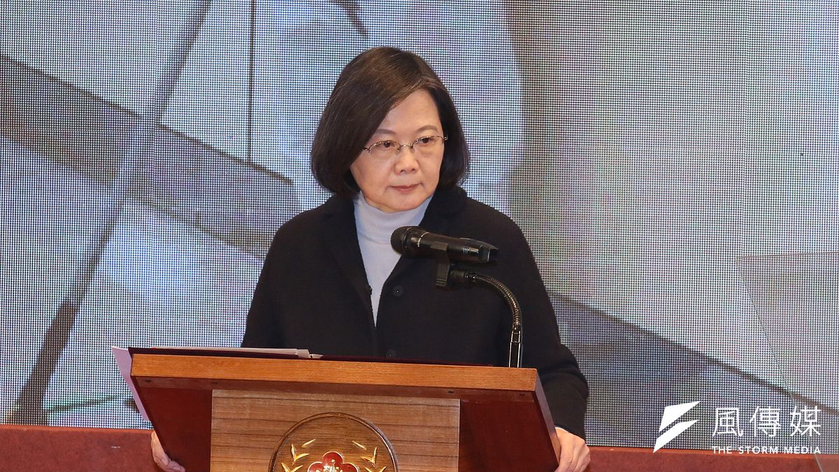 蔡英文(見圖)和民進黨政府越來越驕傲,越來越霸道,也越來越黑箱,台灣人民卻看得越來越清楚,民進黨開始崩壞。(資料照,柯承惠攝) 蔡英文(見圖)和民進黨政府越來越驕傲,越來越霸道,也越來越黑箱,台灣人民卻看得越來越清楚,民進黨開始崩壞。(資料照,柯承惠攝)