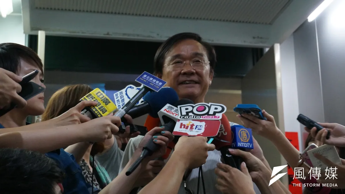 北市教育局長湯志民也到場表示,願意公開外界爭議的黑箱程序會議記錄,只不過最終的權責在教育部。(王彥喬攝)