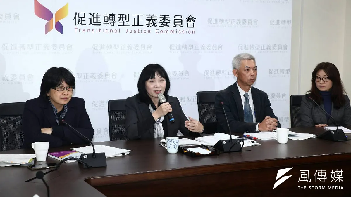 促進轉型正義委員會17日召開半年任務進度報告記者會。由左至右依序為促轉會委員葉虹靈、代主委楊翠、律師尤伯祥、委員彭仁郁。(蔡親傑攝) 促進轉型正義委員會17日召開半年任務進度報告記者會。由左至右依序為促轉會委員葉虹靈、代主委楊翠、律師尤伯祥、委員彭仁郁。(蔡親傑攝)