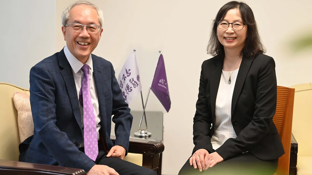 清華學士後醫學系獲准設立,生科院院長高瑞和(左)及醫科系主任陳令儀(右)在籌備階段著力甚深。(圖/清華大學提供)