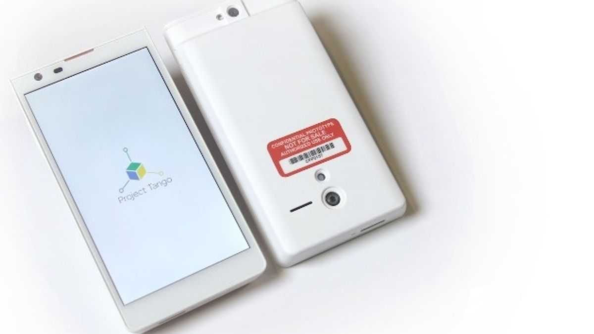 Google 20日公布「Project Tango」正在研發的一款3D感測智慧手機。(取自網路) Google 20日公布「Project Tango」正在研發的一款3D感測智慧手機。(取自網路)