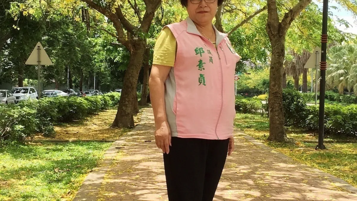 「黃金隧道」新景點 興大路阿勃勒花大道正夯
