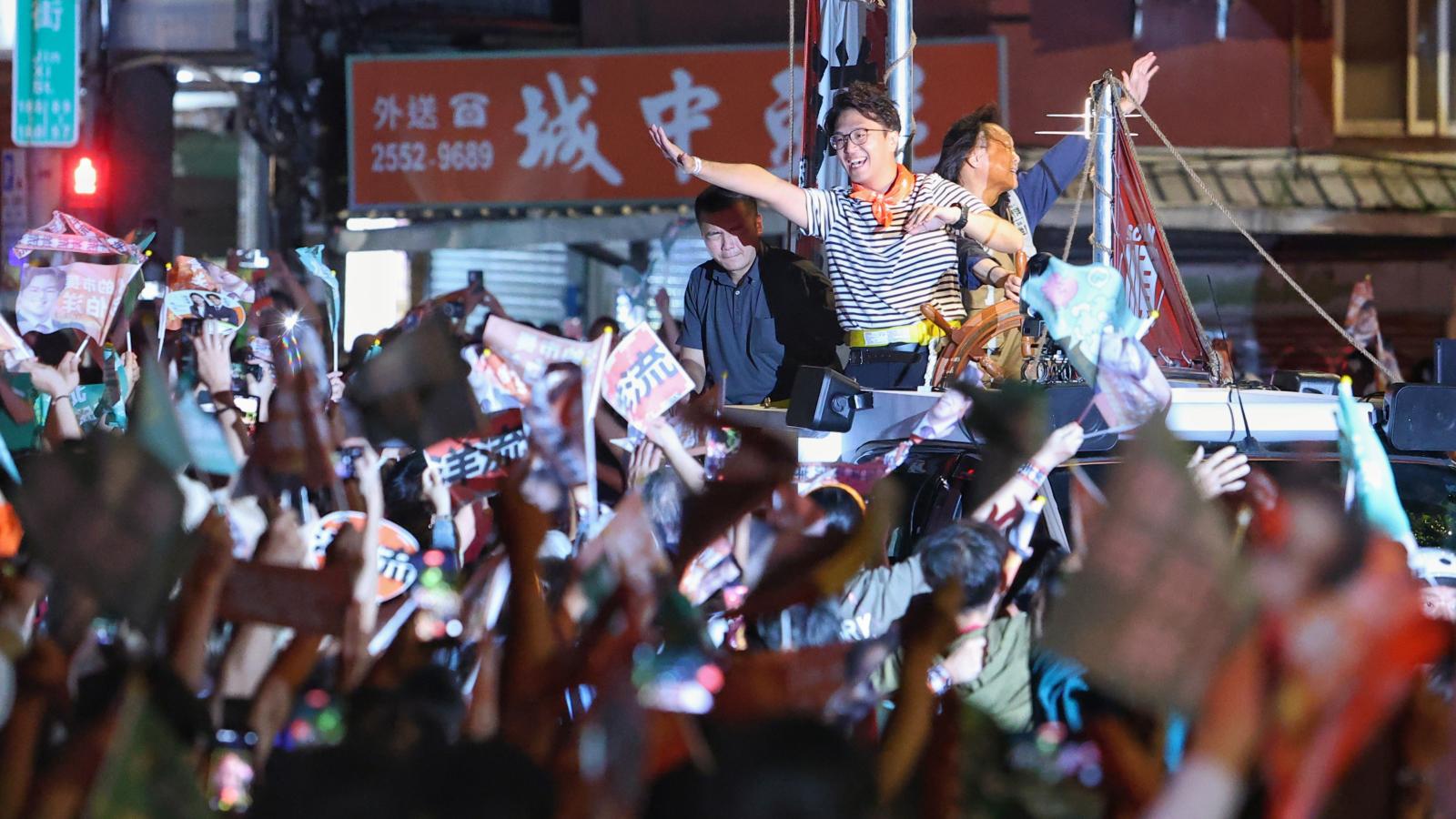 沈伯洋根本菩薩?曹興誠讚洋流「如媽祖遶境」 一段話點評蔣萬安