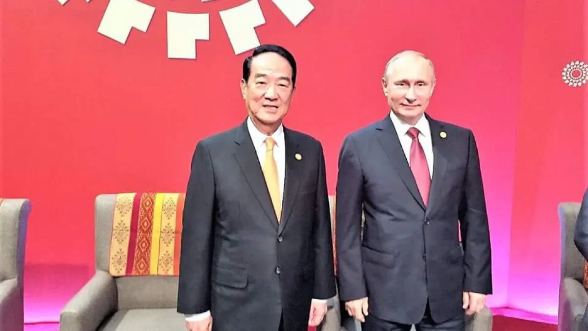 俄羅斯總統普京在會中與宋楚瑜談得非常盡興,宋趁機向普京介紹台灣,讓普京對台灣留下深刻印象。(取自謝金河臉書)