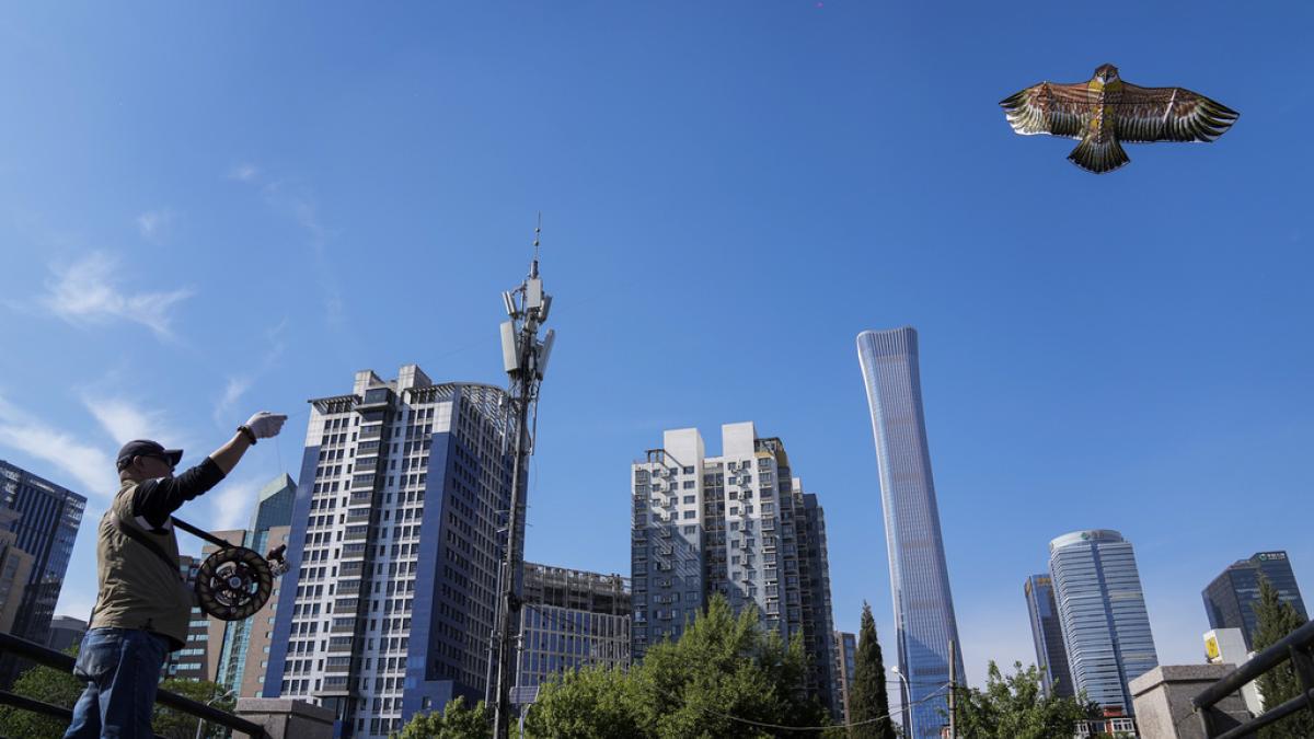 習近平震怒、解放軍將領涼了?小飛機撞中國尊事件解析 學者曝北京洗地招數