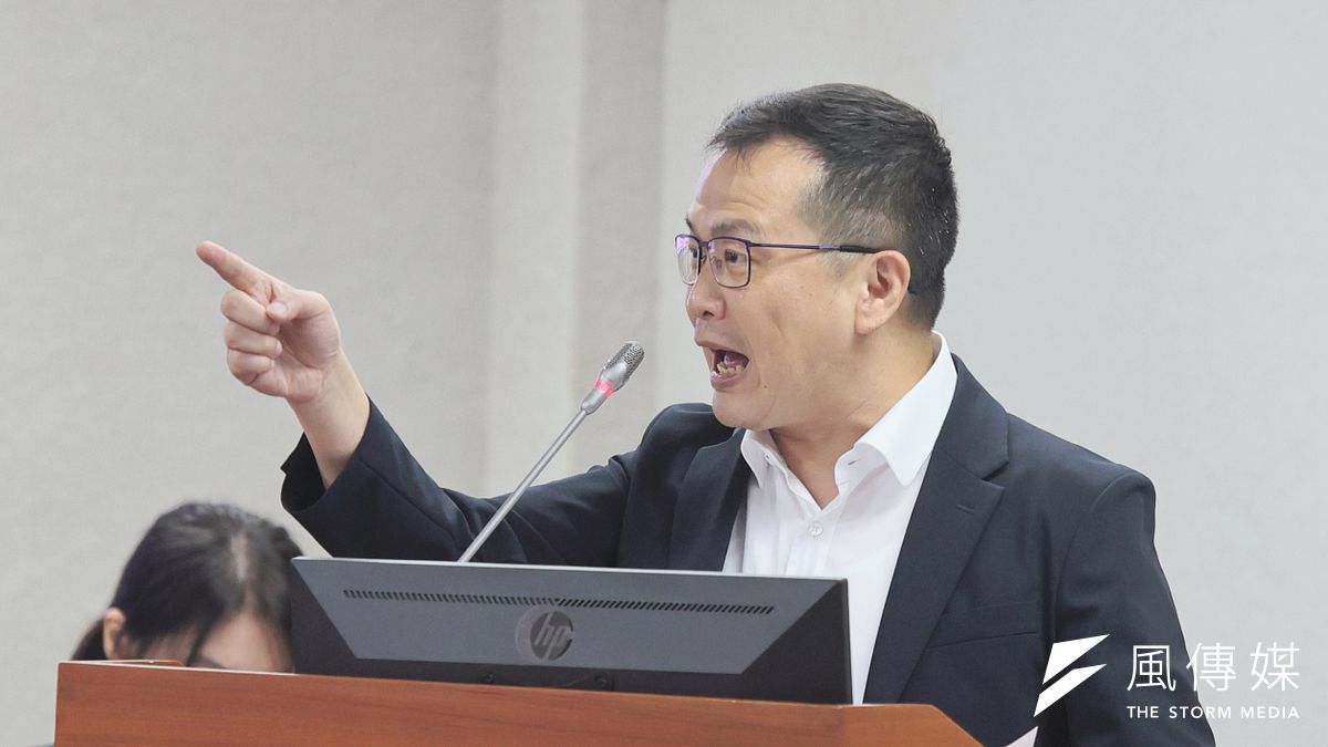 国民党の羅智強立法委員はFacebookで投稿し、大法官が死刑廃止に反対する8割の民意を踏みにじり、事実上の死刑廃止を宣言したことは違憲だと批判した。(柯承惠撮影) 国民党の羅智強立法委員はFacebookで投稿し、大法官が死刑廃止に反対する8割の民意を踏みにじり、事実上の死刑廃止を宣言したことは違憲だと批判した。(柯承惠撮影)