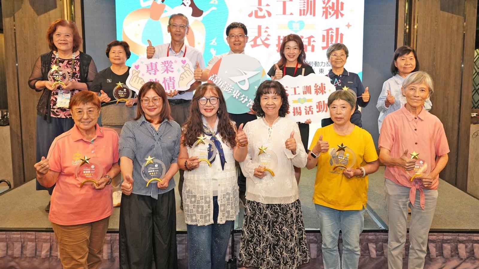 走出家庭接住求職徬徨!高分署表揚10位績優就業志工,用人生經驗照亮轉彎處
