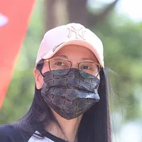 中国人配偶者の亜亜氏が、台湾政府により『武力統一を唱えた』と認定され、移民署から居留許可を取り消され出国を命じられた。しかし、その波紋は収まらず、日本メディアでは『言論の自由』と『中国による認知作戦』をめぐる論争が巻き起こっている。発信権を握る側が圧倒的に優勢であり、日本のメディアは台湾論調における“コンセンサス・メカニズム”の存在を浮き彫りにしている。(柯承惠撮影) 中国人配偶者の亜亜氏が、台湾政府により『武力統一を唱えた』と認定され、移民署から居留許可を取り消され出国を命じられた。しかし、その波紋は収まらず、日本メディアでは『言論の自由』と『中国による認知作戦』をめぐる論争が巻き起こっている。発信権を握る側が圧倒的に優勢であり、日本のメディアは台湾論調における“コンセンサス・メカニズム”の存在を浮き彫りにしている。(柯承惠撮影)