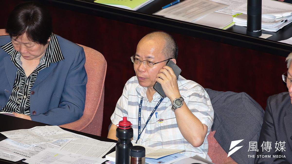 行政院政務委員張景森被指前瞻計畫影武者,且與行政院副院長林錫耀私下喬錢。對此他「發誓」絕不可能有這種事。(資料照,顏麟宇攝) 行政院政務委員張景森被指前瞻計畫影武者,且與行政院副院長林錫耀私下喬錢。對此他「發誓」絕不可能有這種事。(資料照,顏麟宇攝)