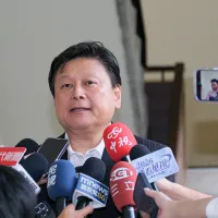 對於前外媒記者指控花蓮買票一事,國民黨團總召傅崐萁(右)表示,指控需本於證據。(資料照,劉偉宏攝) 對於前外媒記者指控花蓮買票一事,國民黨團總召傅崐萁(右)表示,指控需本於證據。(資料照,劉偉宏攝)