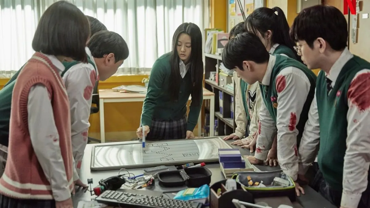Netflix喪屍劇《殭屍校園》劇情描述殭屍病毒在學校裡擴散,學生想辦法生存卻遇上各種險惡之事以及各式人性刻劃探討。(圖/少女心文室提供)