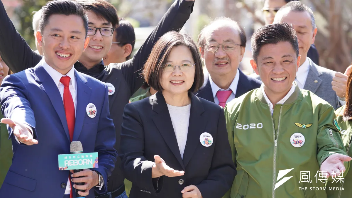鄭宏輝(右)積極備戰年底新竹市長選戰,近日更宣布要參選新竹市黨部主委,挑戰現任市長林智堅(左)子弟兵議員陳建名的主委連任。(資料照,盧逸峰攝)