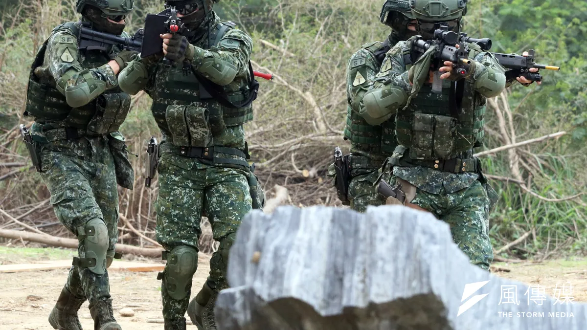 陸軍特指部特4營本月1日完成為期20天,總距離500公里的濱海城鎮要地行軍訓練,過程中特戰官兵進行多元訓練內容,提升特種作戰技能。(蘇仲泓攝)