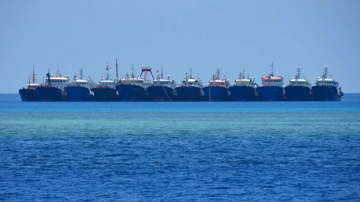 2023年4月22日,中國的海上民兵出現在南海爭議海域。(美聯社)