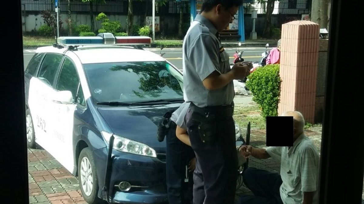 前來領取遺失物體力不支 老翁癱坐派出所驚動員警 前來領取遺失物體力不支 老翁癱坐派出所驚動員警