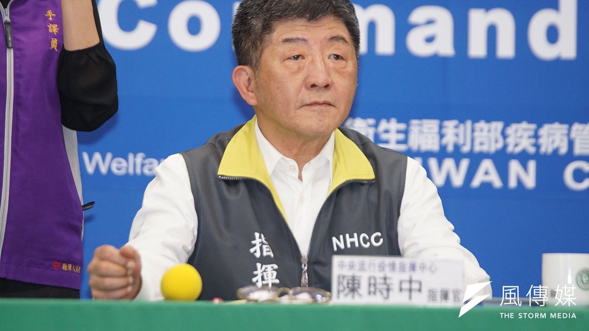 中央流行疫情指揮中心指揮官陳時中(見圖)21日表示,實施普篩可能會因受檢者病毒量不足而驗出「偽陰性」,反而增加傳播風險。(盧逸峰攝) 中央流行疫情指揮中心指揮官陳時中(見圖)21日表示,實施普篩可能會因受檢者病毒量不足而驗出「偽陰性」,反而增加傳播風險。(盧逸峰攝)