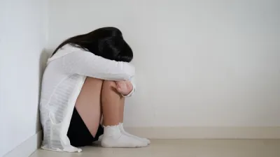 憤怒往往只是一件外衣,在這件衣服底下,掩藏著許許多多的挫折、失落、羨慕,以及自卑。(示意圖/取自photoAC)
