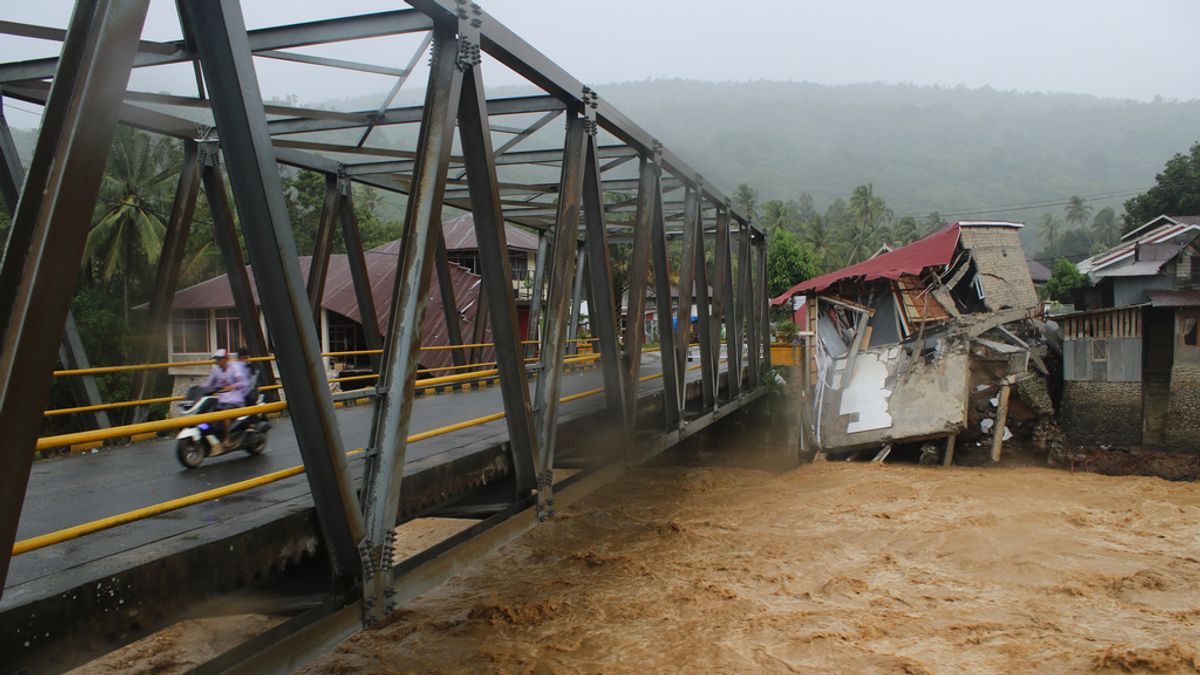 一文看懂》印尼蘇門答臘島怎麼了,連日暴雨竟奪走174條生命、超過8萬人無家可歸