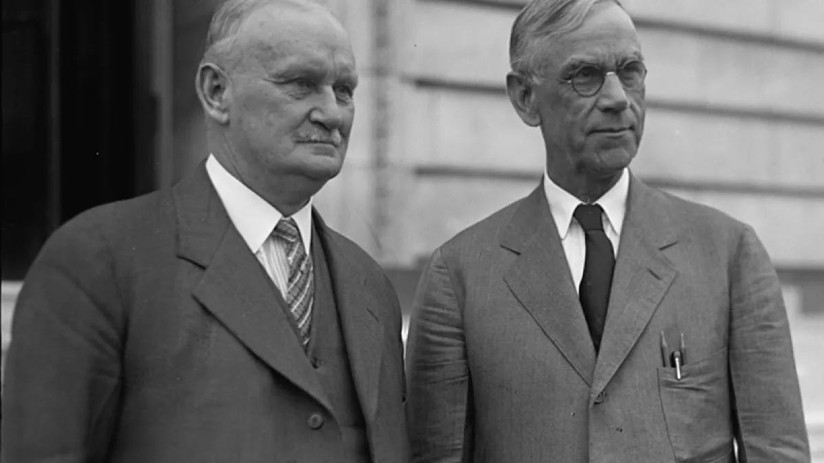 1930年《斯姆特-霍利關稅法》(The Smoot-Hawley Tariff Act)的提案人斯姆特(右)與霍利(Wikipedia, Public Domain)