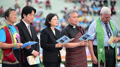 去年的 12月25日,民進黨主席蔡英文在臉書發文紀念二二八受害的林茂生時說,戰爭結束已經七十年,解除戒嚴也已經二十八年,我們這一代人的任務,就是要讓不同的歷史記憶,都可以同時存在這個國家。(蔡英文臉書)