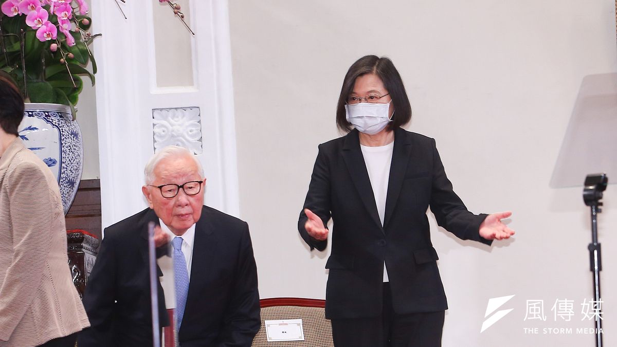 台積電創辦人張忠謀(左)今年4月和布魯京斯研究院活動中說,美國國會為半導體業提供 500 億美元補貼的努力是項「昂貴的徒勞之舉」。(顏麟宇攝) 台積電創辦人張忠謀(左)今年4月和布魯京斯研究院活動中說,美國國會為半導體業提供 500 億美元補貼的努力是項「昂貴的徒勞之舉」。(顏麟宇攝)
