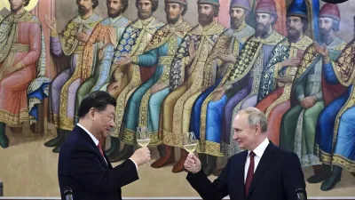 2023年3月21日,俄羅斯總統普京和中國國家主席習近平參加克里姆林宮的晚宴。(美聯社)