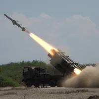 陸上自衛隊は6月7日に東富士演習場で火力戦闘教育演習を実施し、ライブ配信と報道公開を行う予定だ。(写真/中央社提供) 陸上自衛隊は6月7日に東富士演習場で火力戦闘教育演習を実施し、ライブ配信と報道公開を行う予定だ。(写真/中央社提供)