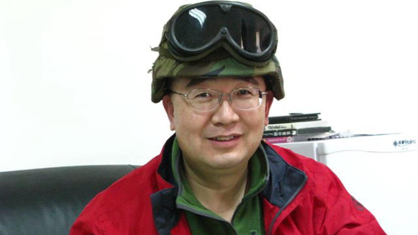 北京觀察》為趙紫陽留最後影像、拍下徐勤先抗命瞬間...戰地記者唐師曾逝世,他的鏡頭為何讓當局不安?
