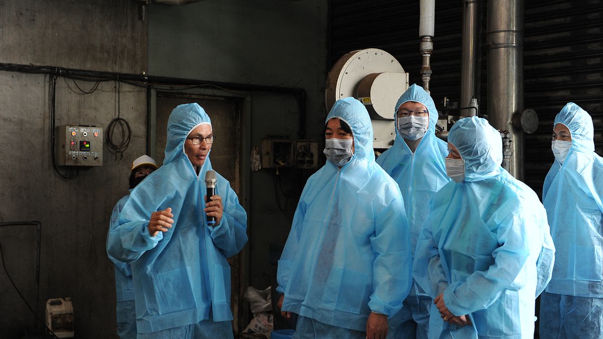 行政院長賴清德23日前往台中市畜牧場視察,受訪時強調防疫視同作戰,每個養豬場都像一座城池。(行政院提供) 行政院長賴清德23日前往台中市畜牧場視察,受訪時強調防疫視同作戰,每個養豬場都像一座城池。(行政院提供)