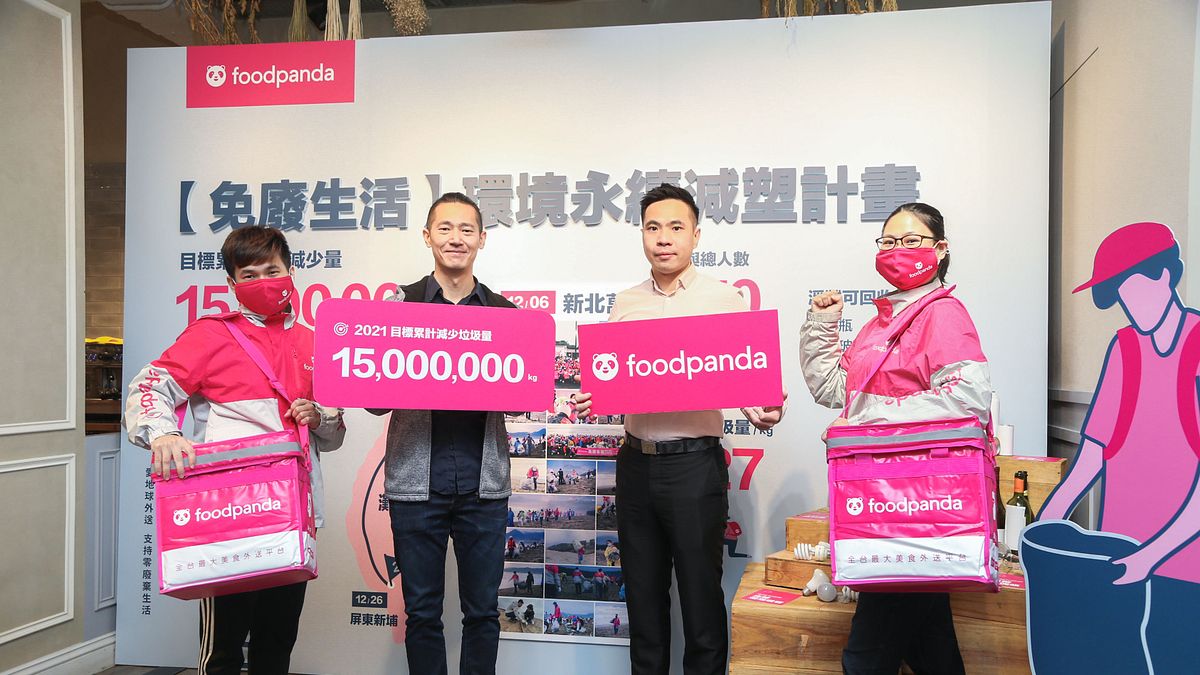 foodpanda以外送夥伴為先鋒,首場於新北萬里舉行的免廢淨灘與環境教育活動。圖片來源/foodpanda foodpanda以外送夥伴為先鋒,首場於新北萬里舉行的免廢淨灘與環境教育活動。圖片來源/foodpanda