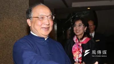 台中市長胡志強出席遠景論壇,台北政壇的人都被他糗他了。(吳逸驊攝)