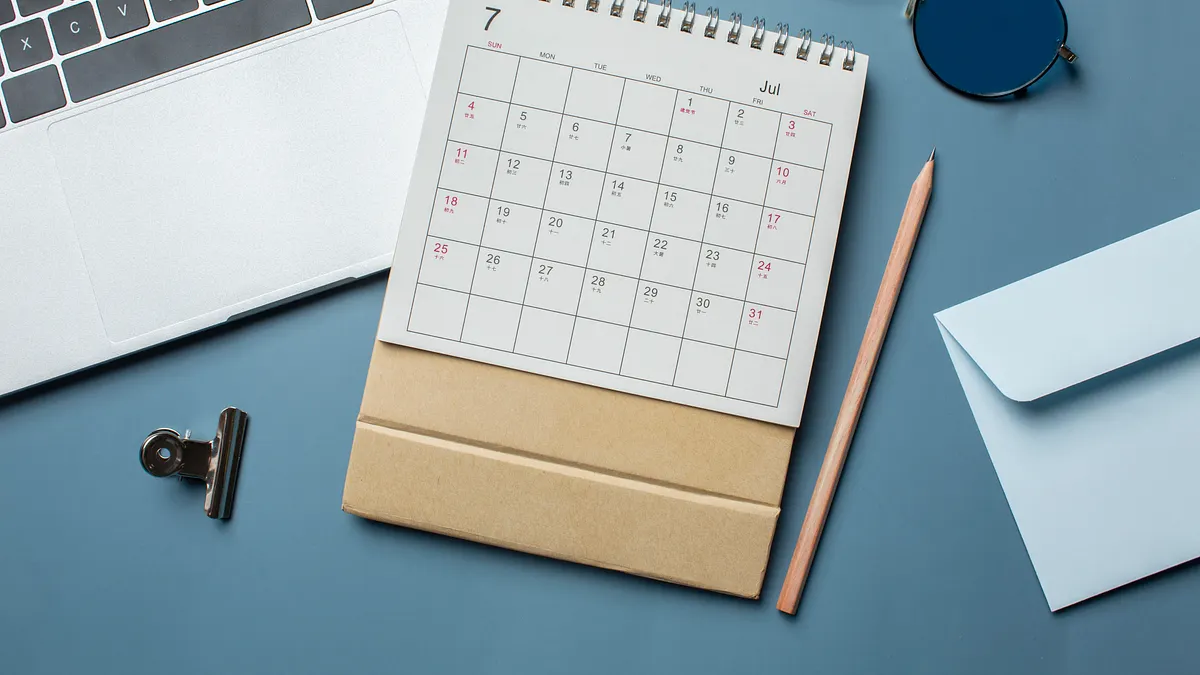 根據行政院人事行政總處公告,今年12月25日行憲紀念日在周四會放假一天,雖然不是連假,但只要多請一天12月26日,就能串成4天假期。(示意圖/取自freepik) 根據行政院人事行政總處公告,今年12月25日行憲紀念日在周四會放假一天,雖然不是連假,但只要多請一天12月26日,就能串成4天假期。(示意圖/取自freepik)