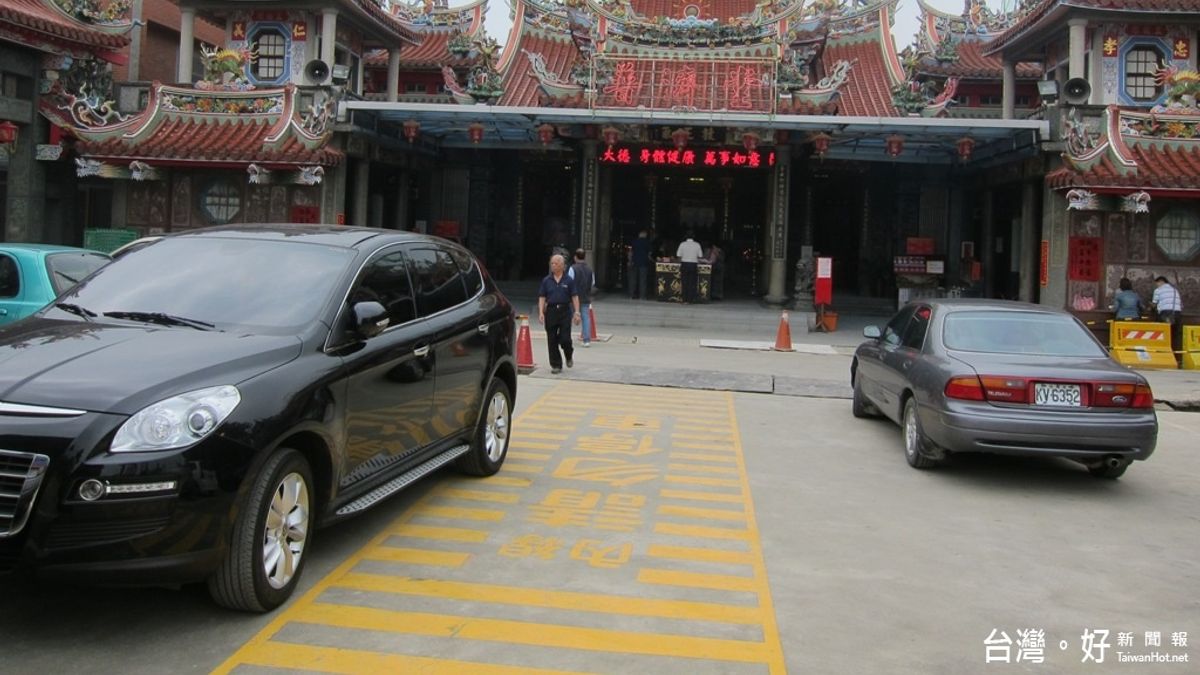 迎金雞年討喜氣 大溪多家廟宇除夕夜放送紅包 迎金雞年討喜氣 大溪多家廟宇除夕夜放送紅包