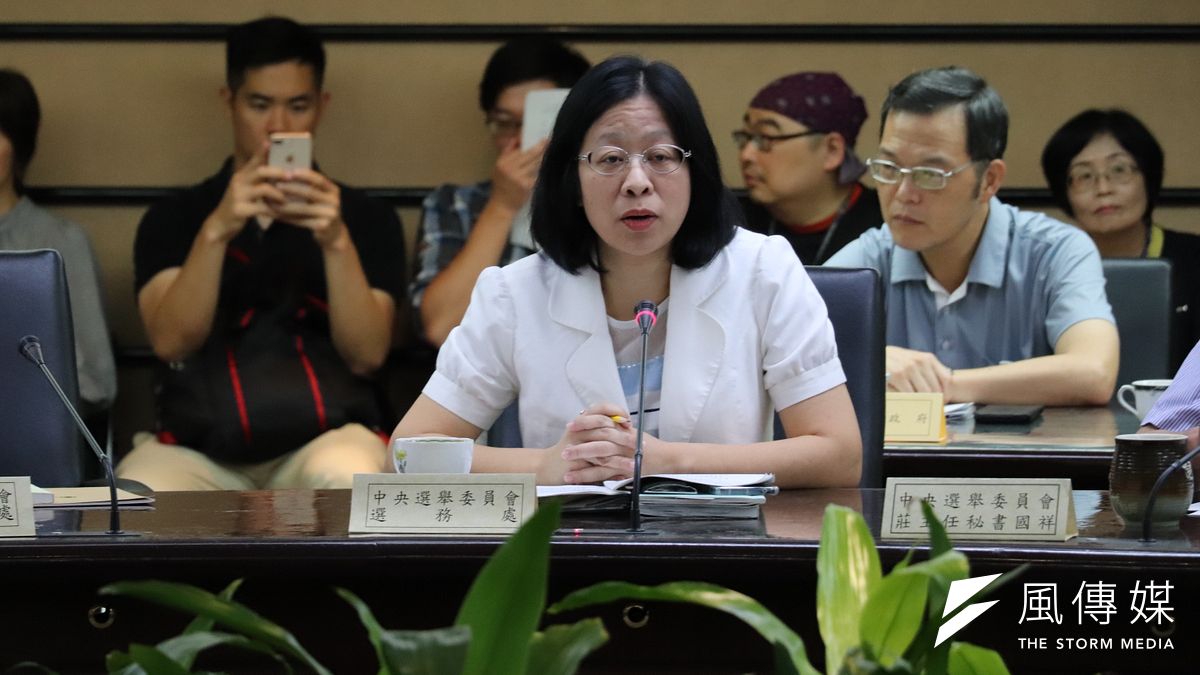 中選會舉辦「全國性公民投票與地方公職人員選舉同日舉行投票公聽會」,圖為中選會選務處長謝美玲。(資料照,陳煜攝) 中選會舉辦「全國性公民投票與地方公職人員選舉同日舉行投票公聽會」,圖為中選會選務處長謝美玲。(資料照,陳煜攝)