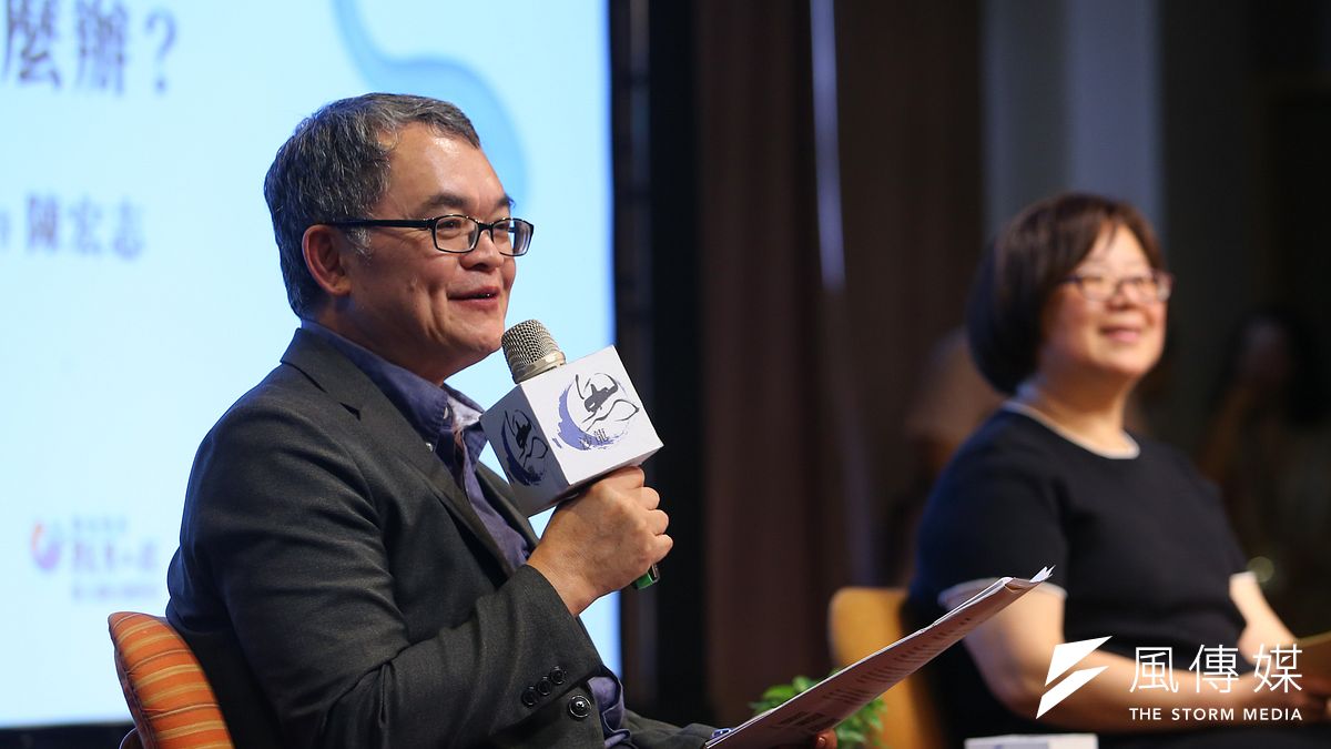 面對氣候變遷造成的糧食生產挑戰,台大農學院長盧虎生(左)建議,政府應投入更多預算於科技研發,導入智慧農業、培育好的品種等,增強台灣農業面對氣候變遷時的「戰鬥力」。右為中研院經濟所研究員張靜貞。(顏麟宇攝) 面對氣候變遷造成的糧食生產挑戰,台大農學院長盧虎生(左)建議,政府應投入更多預算於科技研發,導入智慧農業、培育好的品種等,增強台灣農業面對氣候變遷時的「戰鬥力」。右為中研院經濟所研究員張靜貞。(顏麟宇攝)