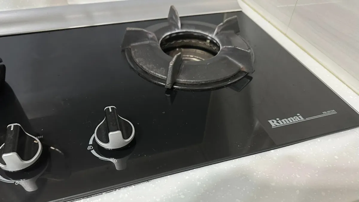 一名網友日前因瓦斯爐點不起來而傳LINE求助朋友,才得知瓦斯爐其實要換電池。(圖/翻攝自●【爆廢公社二館】●) 一名網友日前因瓦斯爐點不起來而傳LINE求助朋友,才得知瓦斯爐其實要換電池。(圖/翻攝自●【爆廢公社二館】●)