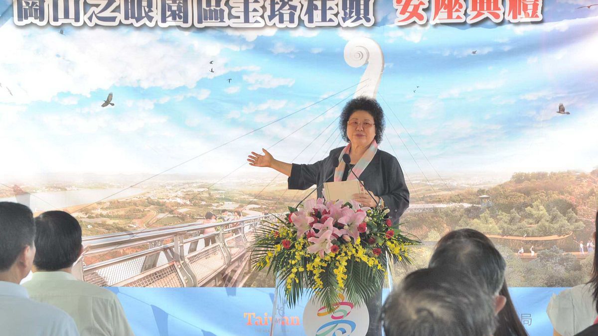 陳菊表示,崗山之眼園區預計今年10月底全部完工,再配合營運廠商進駐,將於農曆年前開放使用。(圖/高雄市觀光局提供) 陳菊表示,崗山之眼園區預計今年10月底全部完工,再配合營運廠商進駐,將於農曆年前開放使用。(圖/高雄市觀光局提供)