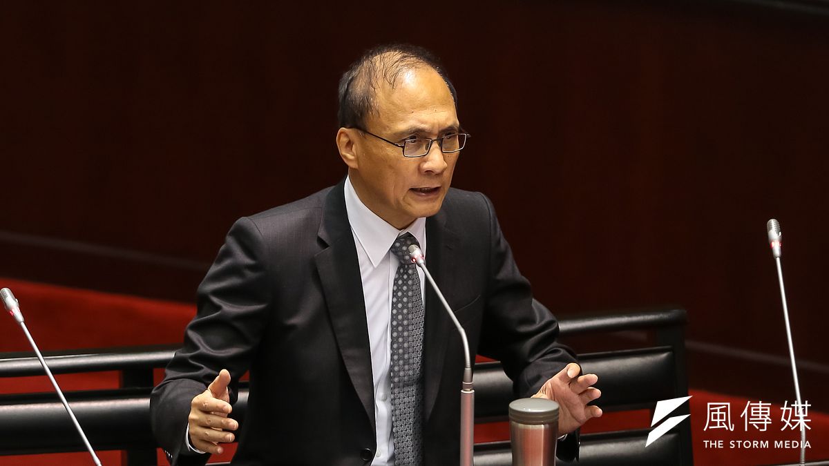 行政院長林全14日於立院備詢,對於立委提及勞動部採「拖字訣」,讓地方政府很難執行,表示地方政府會不配合,是因為遲遲等不到勞動部的函釋。林全對此回應,會請勞動部盡快說明,因在輔導期間陸續有問題出現,表示勞動部已有相當多函釋出去,針對企業的問題也一定會解釋清楚,並非「拖字訣」。(資料照,顏麟宇攝) 行政院長林全14日於立院備詢,對於立委提及勞動部採「拖字訣」,讓地方政府很難執行,表示地方政府會不配合,是因為遲遲等不到勞動部的函釋。林全對此回應,會請勞動部盡快說明,因在輔導期間陸續有問題出現,表示勞動部已有相當多函釋出去,針對企業的問題也一定會解釋清楚,並非「拖字訣」。(資料照,顏麟宇攝)