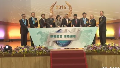 小英親訪工研院 授院士勳章