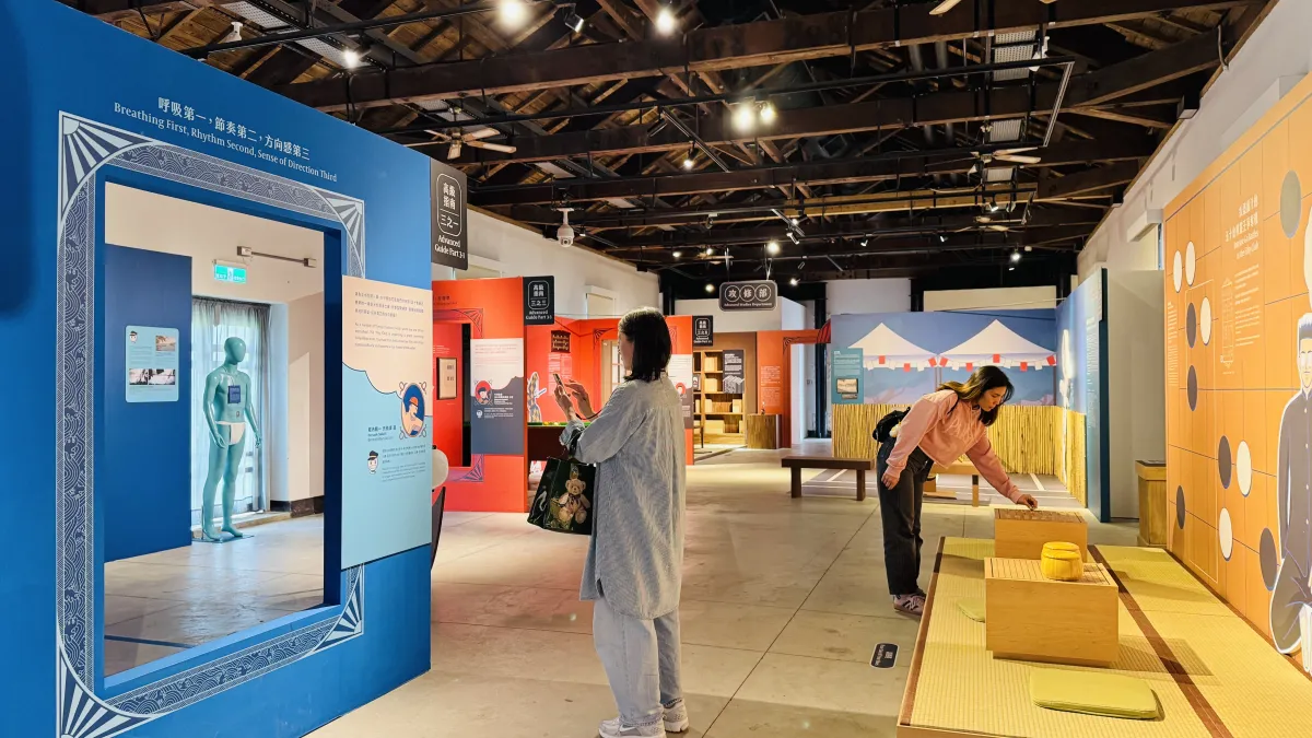 淡水古蹟博物館在淡水海關碼頭展出《稅關新人下班生存指南─淡水稅關五十會特展》。(圖/新北市政府文化局提供)
