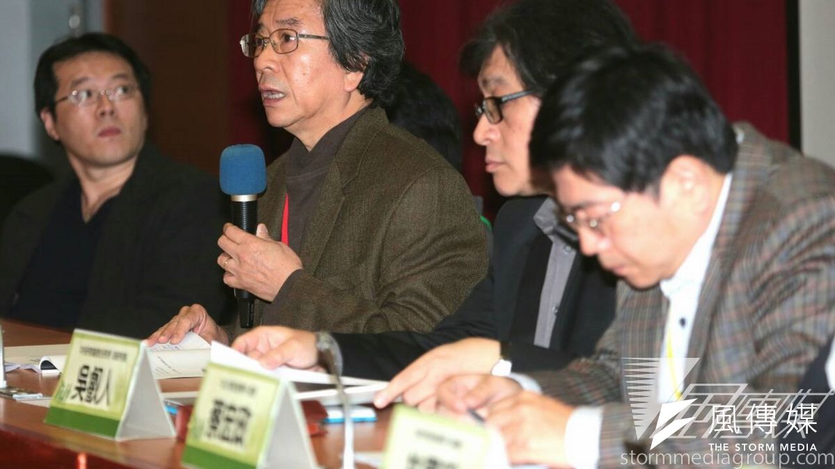 318學運一周年,台灣教授協會今(14)起連2日舉行學術研討會,邀請中研院社會研究所所長蕭新煌等,討論318對台灣社會、政治的衝擊。(余志偉攝) 318學運一周年,台灣教授協會今(14)起連2日舉行學術研討會,邀請中研院社會研究所所長蕭新煌等,討論318對台灣社會、政治的衝擊。(余志偉攝)