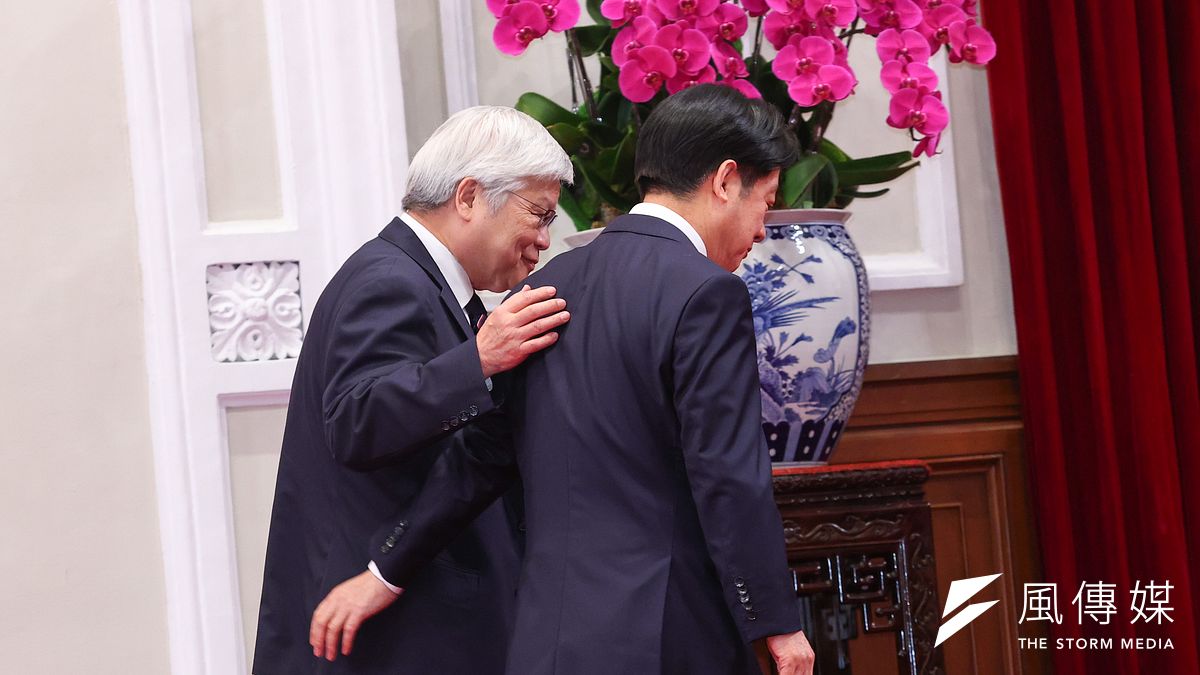 在台積電宣布加碼投資美國後,賴清德(右起)與魏哲家6日於總統府召開記者會。本周精選內幕帶你爬梳政經「檯面下的那些事」。(資料照,顏麟宇攝) 在台積電宣布加碼投資美國後,賴清德(右起)與魏哲家6日於總統府召開記者會。本周精選內幕帶你爬梳政經「檯面下的那些事」。(資料照,顏麟宇攝)