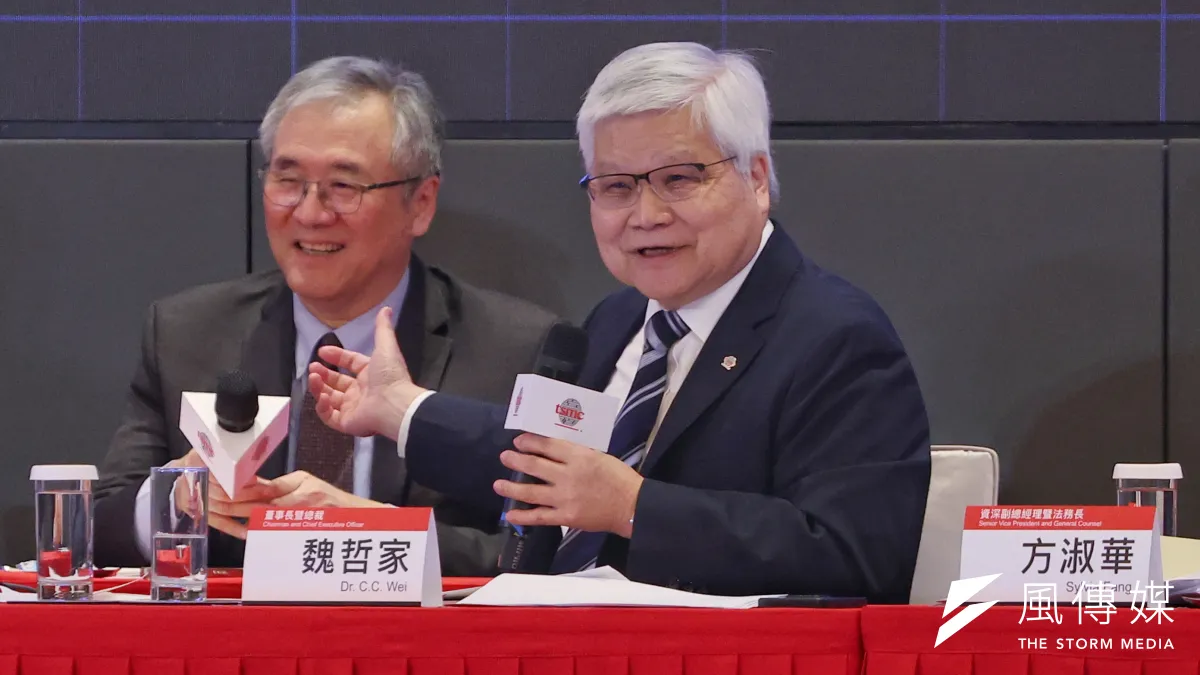 台積電(TSMC)の魏哲家董事長兼総裁(右)と、米玉傑執行副総裁兼共同最高執行責任者(COO、左)は4日、同社の株主総会に出席した。(資料写真/顏麟宇撮影)