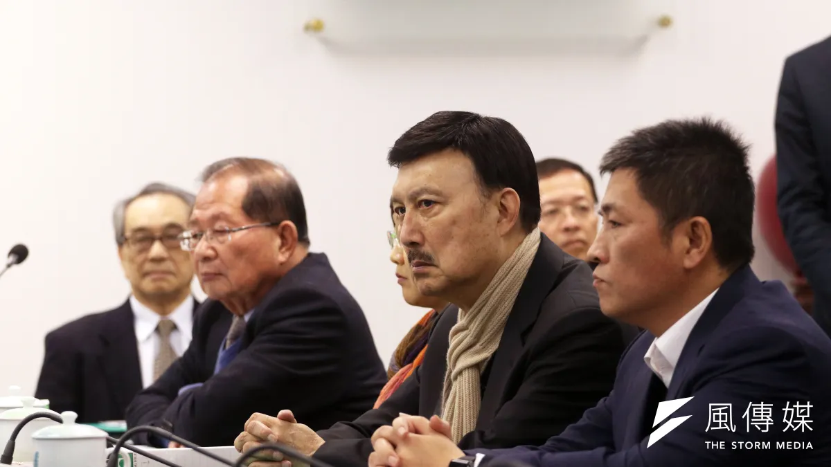 余天雖然被虧算「老藝人」,但成為蔡英文靈光乍現的源頭,余天當然也很樂。(蘇仲泓攝)