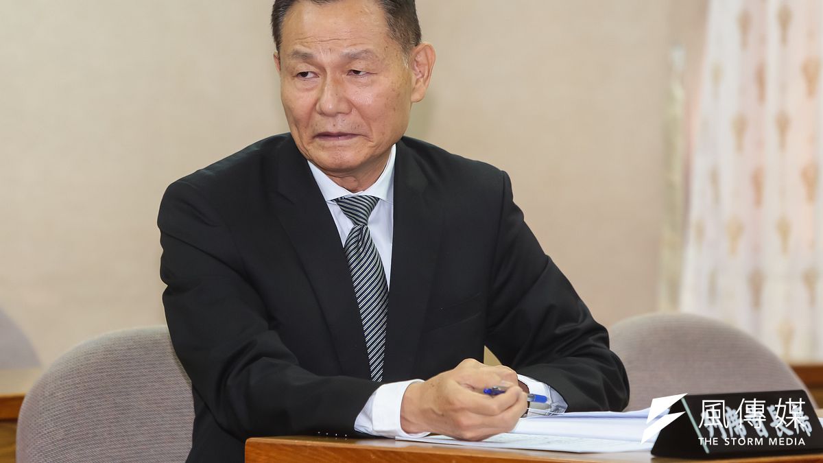 退輔會主委李翔宙30日在立院表示,對於年金改革,從最低收入戶、兩人共組一個家庭來看,4萬元是「地板原則」,是多數退伍軍人可接受的標準,但仍須經過整體考量。(顏麟宇攝) 退輔會主委李翔宙30日在立院表示,對於年金改革,從最低收入戶、兩人共組一個家庭來看,4萬元是「地板原則」,是多數退伍軍人可接受的標準,但仍須經過整體考量。(顏麟宇攝)