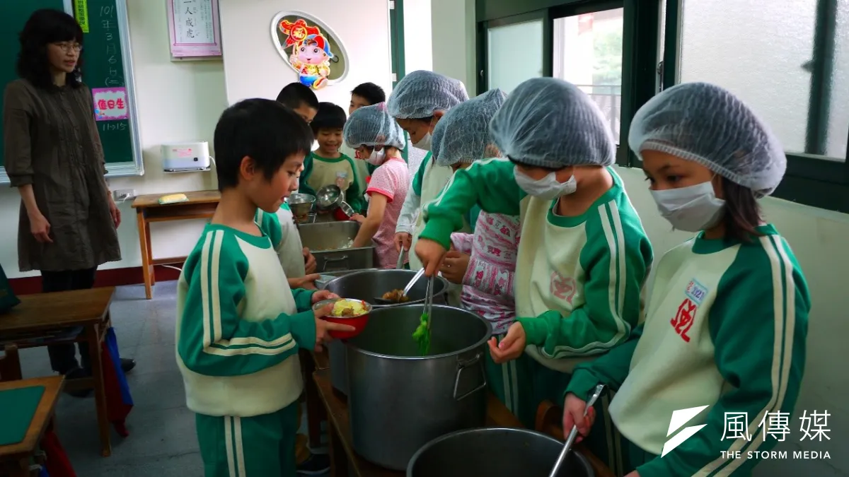公私立國中小學童免費營養午餐政策,逾24萬學生受惠! (圖片提供/臺中市政府教育局)