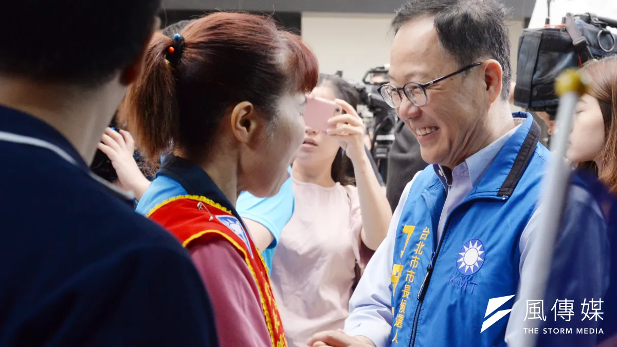 20180927-台北市黨部提名第13屆里長候選同志團結大會,台北市長候選人丁守中與里長候選人一一握手致意。(甘岱民攝)
